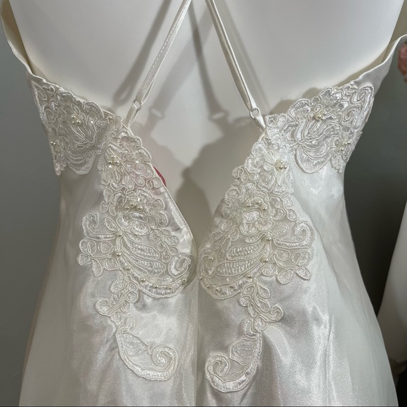 M VS Victoria’s Secret Vintage Embellished Perl White Satin Bride Slip and Robe - Picture 11 of 13
